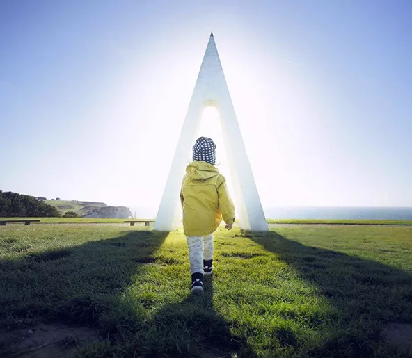 Audencia - Young child walking towards a monument in the shape of the letter A