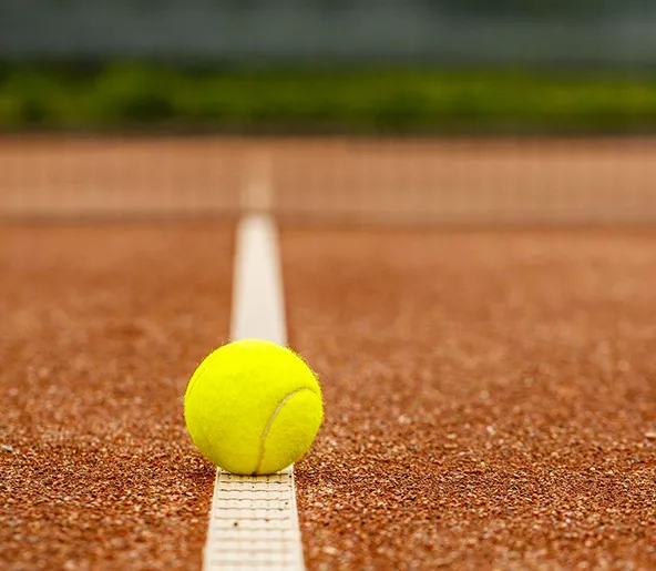 Audencia - Balle de Tennis sur un court de Tennis