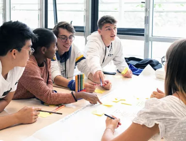 Audencia - Student debating at Audencia Talents