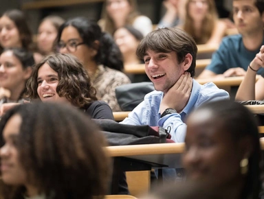 Etudiants en amphi à Audencia