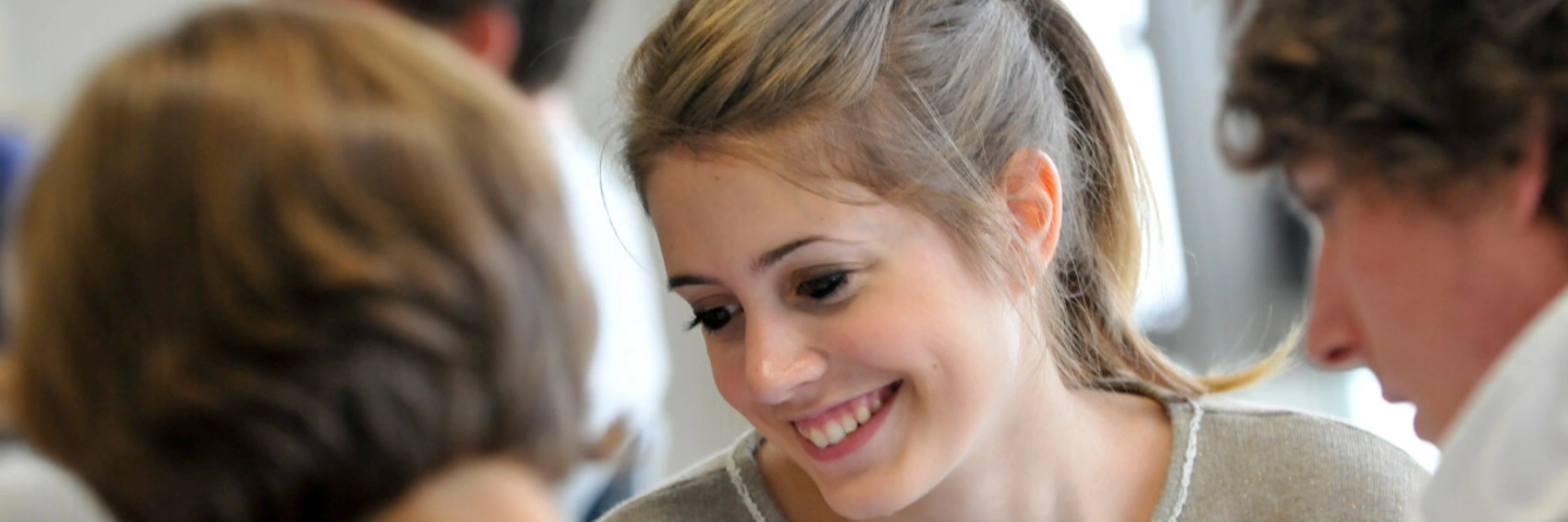 Etudiants d'Audencia en travail de groupe