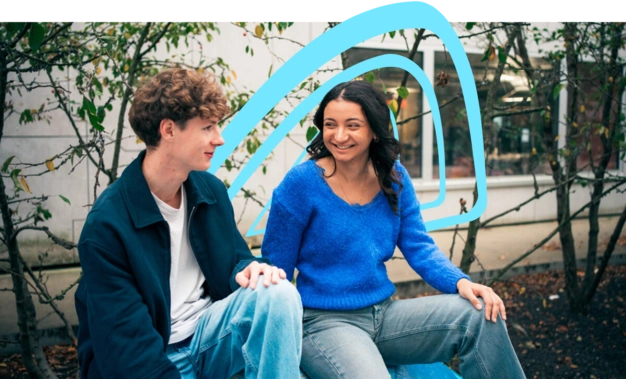 Deux étudiants Audencia souriants