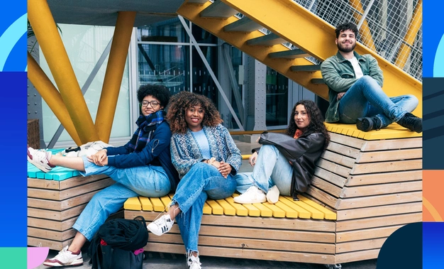 Header site concours groupe d'étudiants