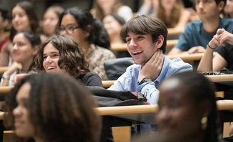 Etudiants en amphi à Audencia