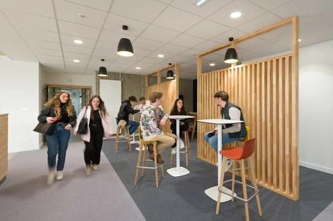 Etudiants sur le campus Vendée Audencia