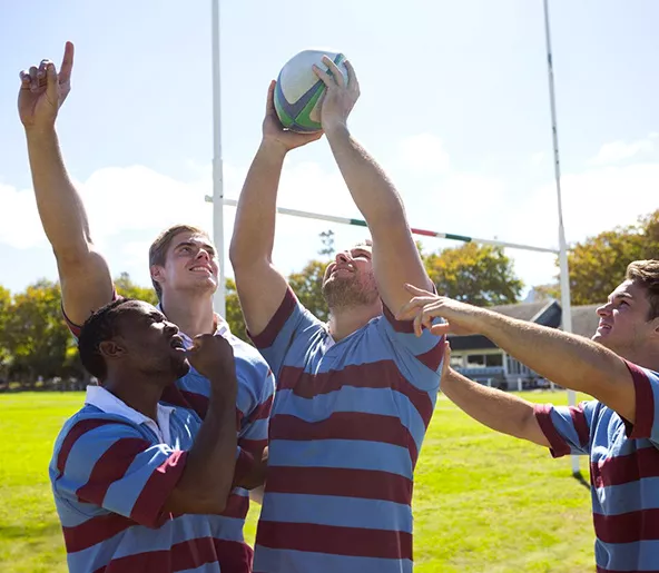 Audencia - Étudiants pratiquant le Rugby