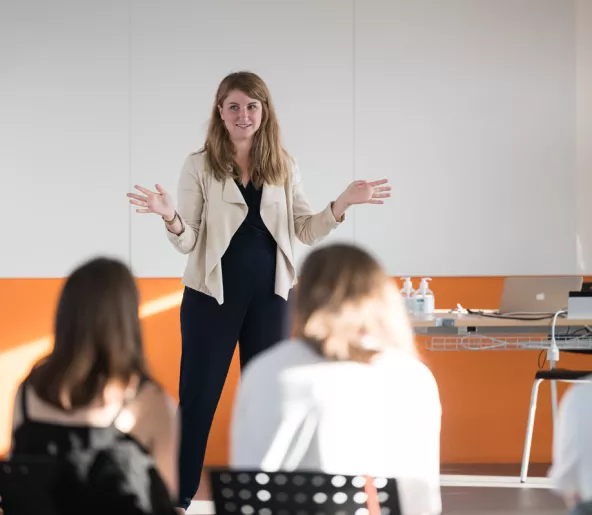 Teacher in front of a group of marketing students