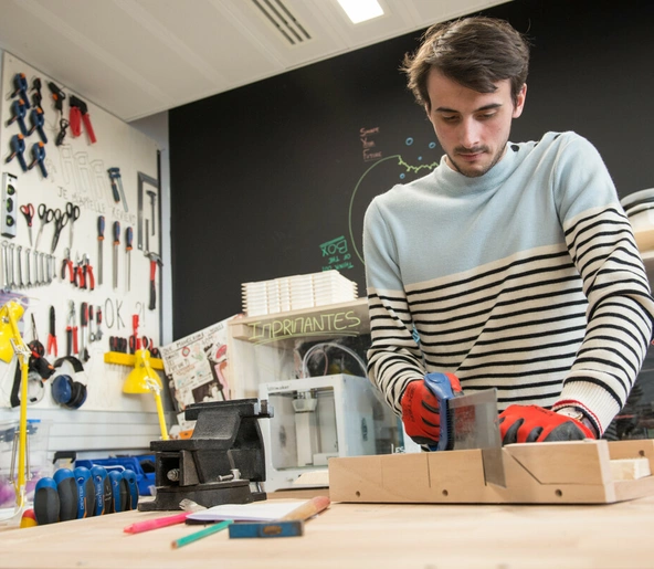 Etudiant dans le playground