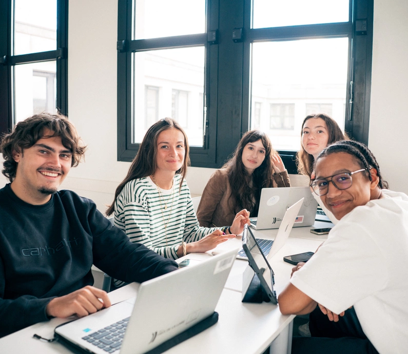 Groupe d'étudiants à Audencia